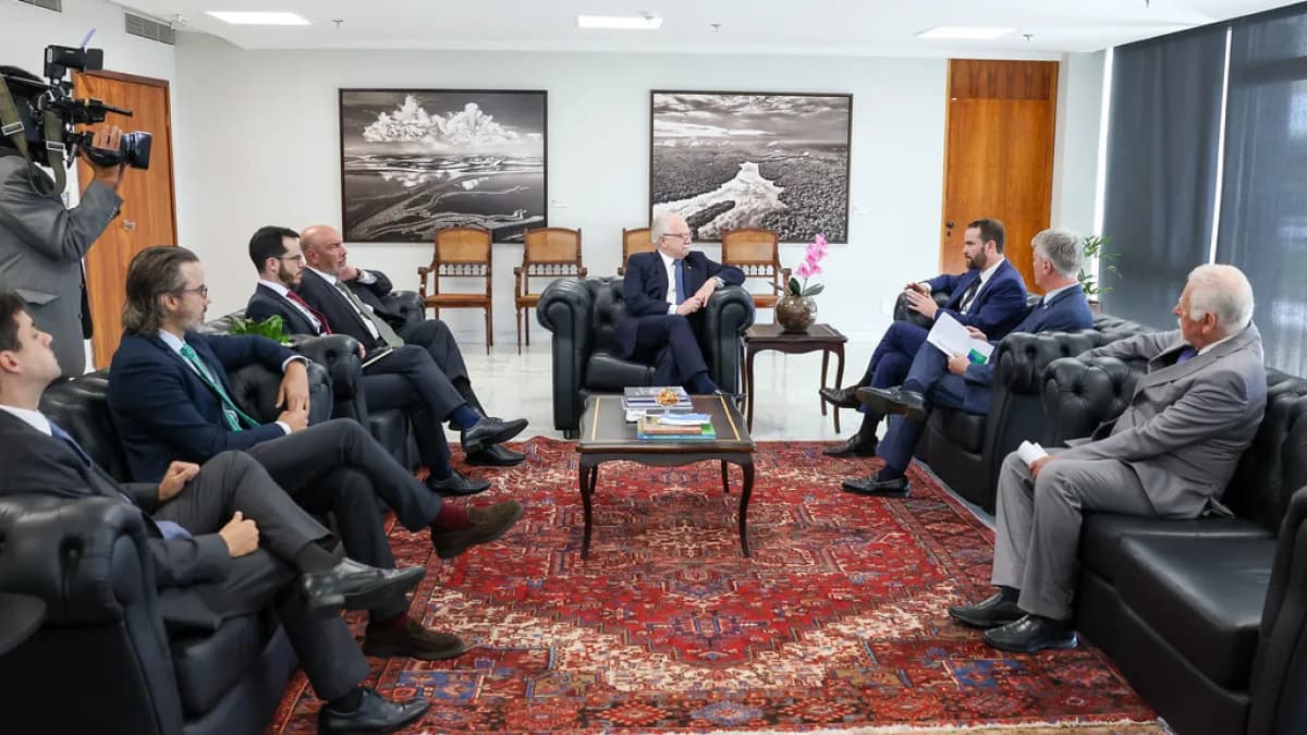 O ministro da Fazenda, Dario Durigan, em reunião com o presidente do STF, Edson Fachin, em Brasília