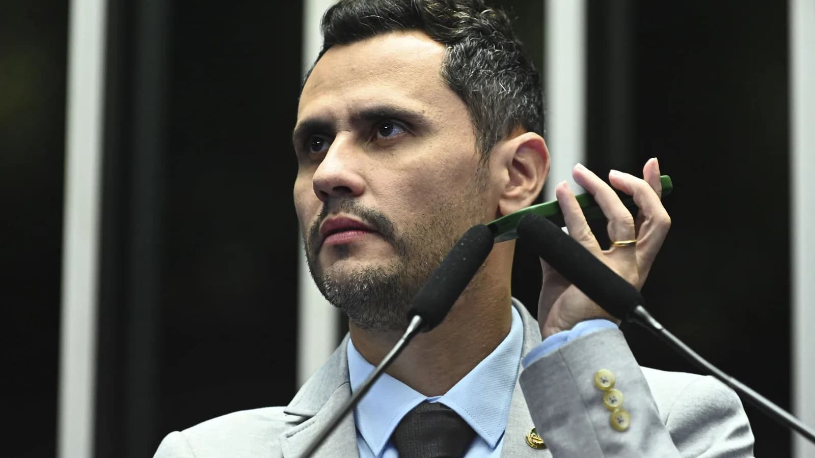 Cleitinho Azevedo discursa na tribuna do plenário do Senado Federal