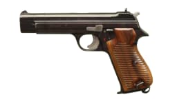 Pistola semiautomática sobre fundo branco, imagem ilustrativa