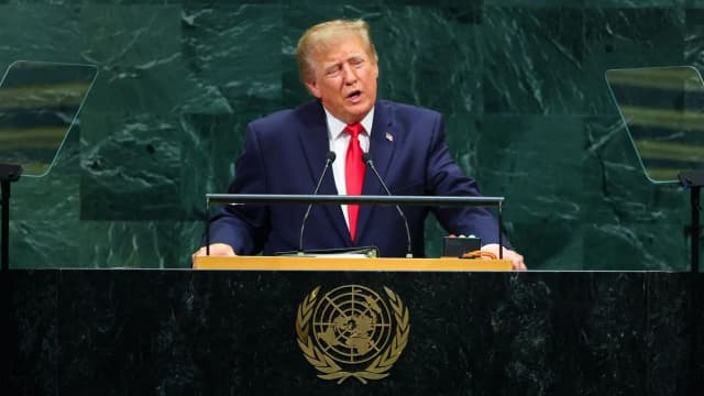 Donald Trump discursa no púlpito da Assembleia Geral da ONU