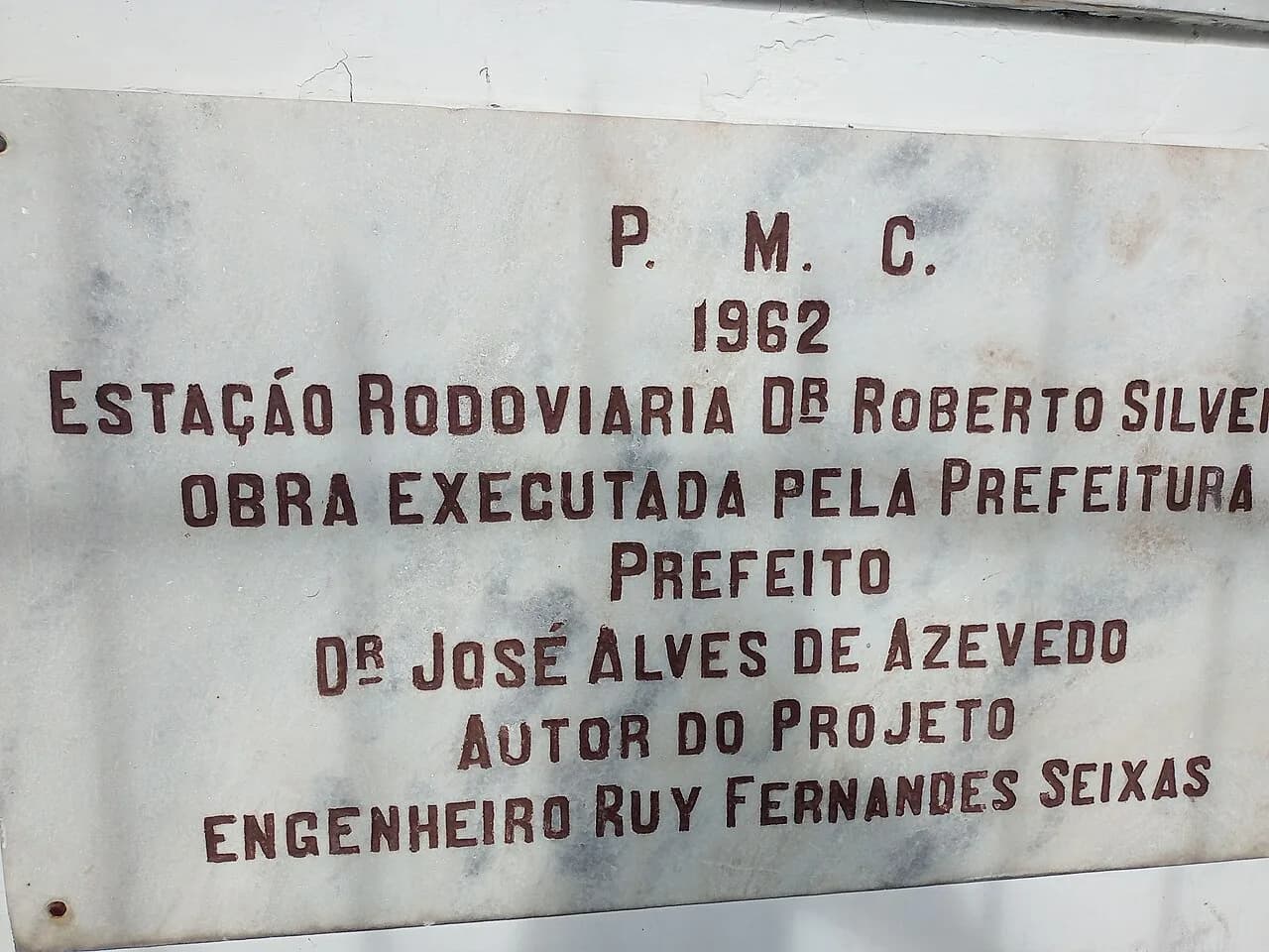 Bustos José Alves de Azevedo e Roberto Silveira e placas na Rodoviária de Campos dos Goytacazes-RJ (Centro)