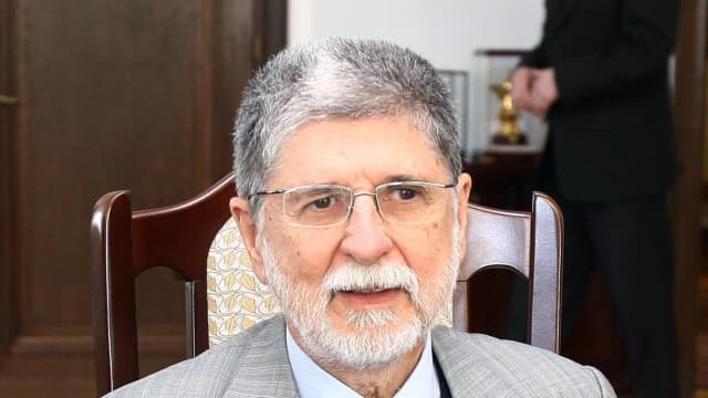 Celso Amorim, assessor especial de Relações Internacionais da Presidência, em reunião oficial