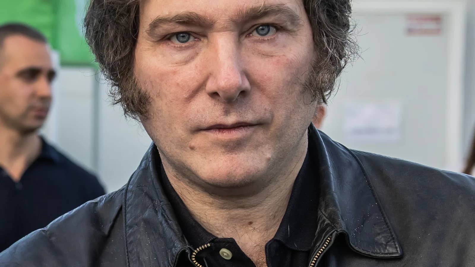Retrato do presidente da Argentina, Javier Milei, em evento público
