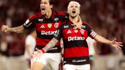 Jogadores do Flamengo comemoram gol em jogo do Brasileirão de 2026