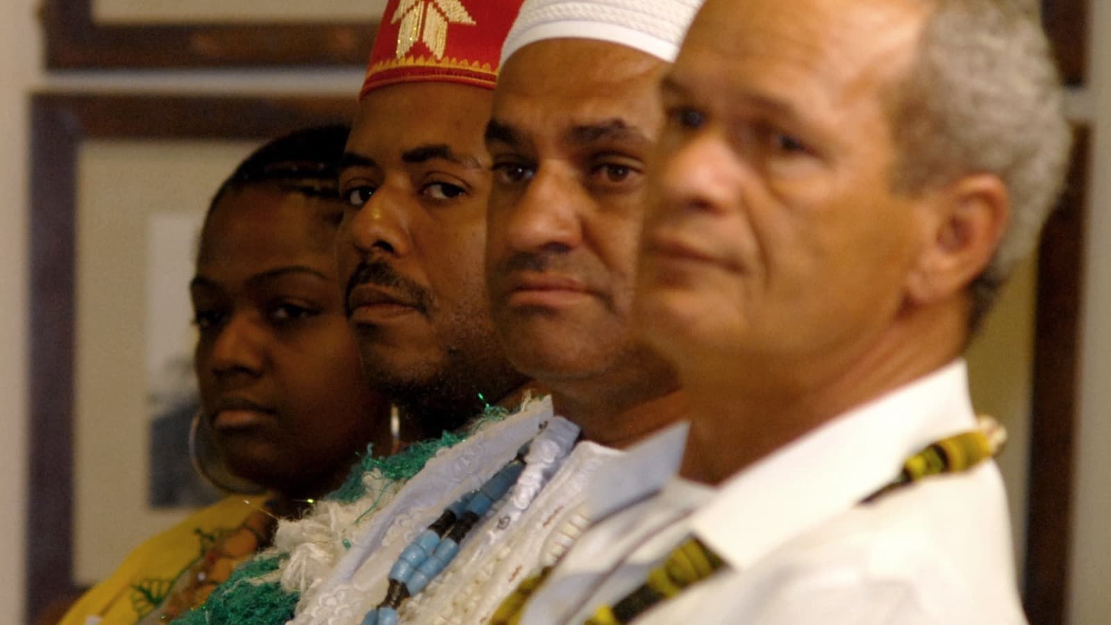 Líderes religiosos do candomblé com vestes e guias tradicionais durante cerimônia em Brasília; imagem de arquivo, sem relação com o caso de São Paulo