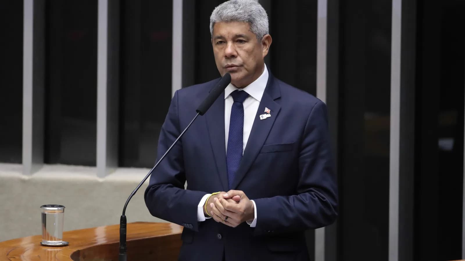 Governador da Bahia, Jerônimo Rodrigues, discursando em evento público