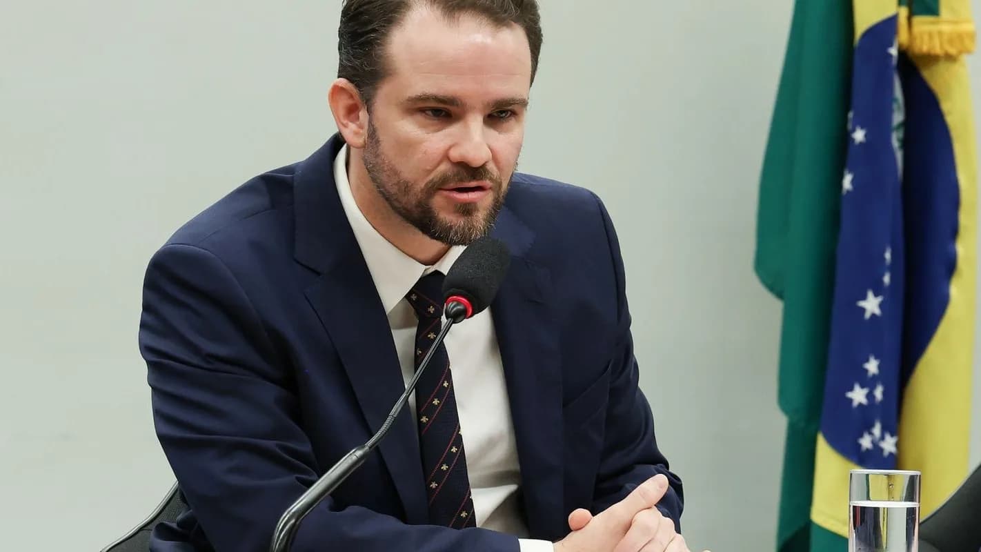 O ministro da Fazenda, Dario Durigan, fala em audiência no Congresso Nacional