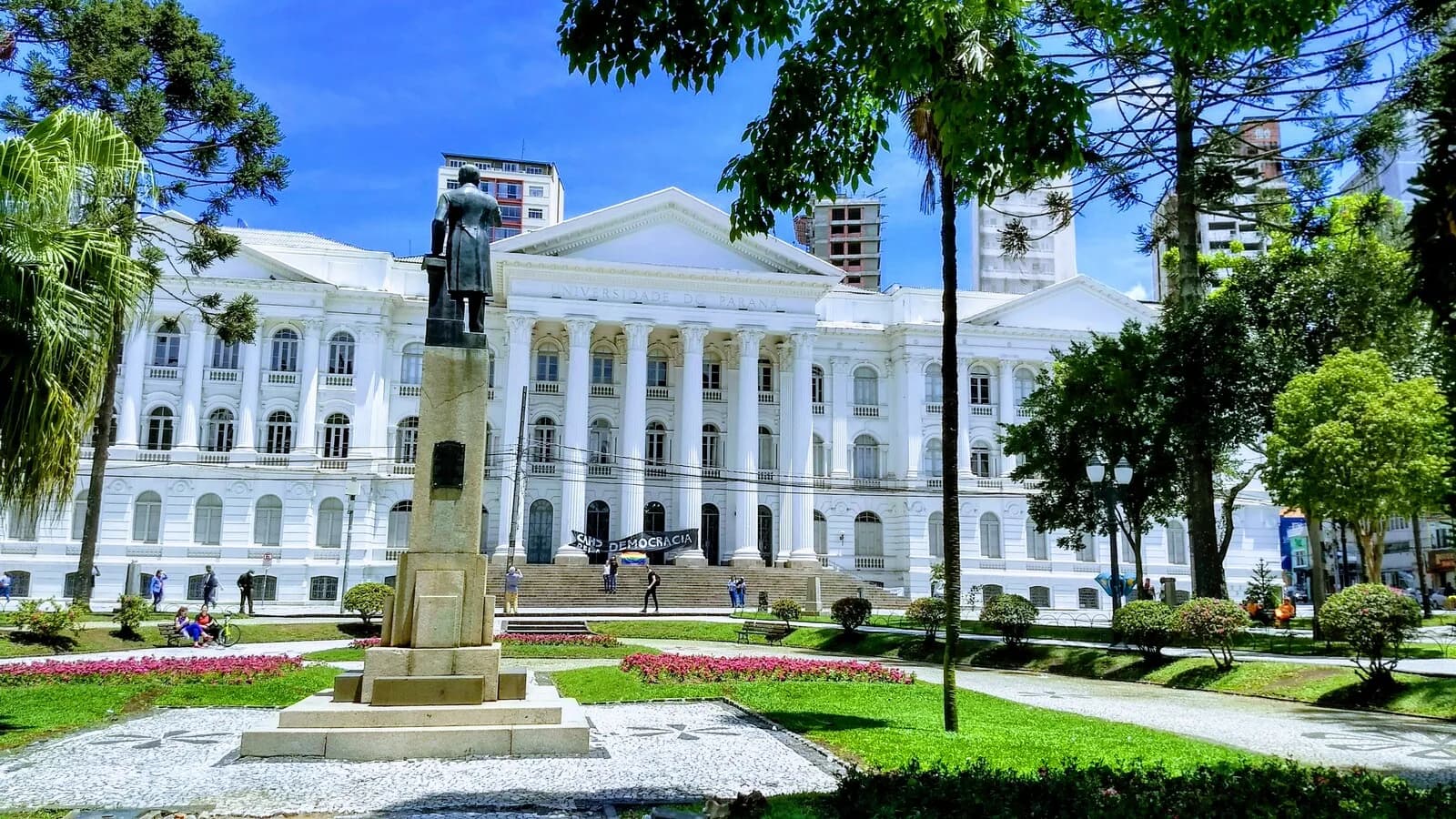 Prédio histórico da UFPR, em Curitiba, cidade-sede das provas do concurso da PC-PR