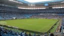 Arena do Grêmio lotada durante partida, com torcida nas arquibancadas