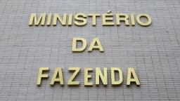 Fachada com o letreiro do Ministério da Fazenda, em Brasília