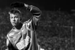 Neymar com a camisa do Santos