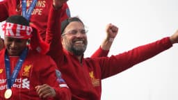 Jürgen Klopp comemora em desfile do Liverpool, em foto de arquivo