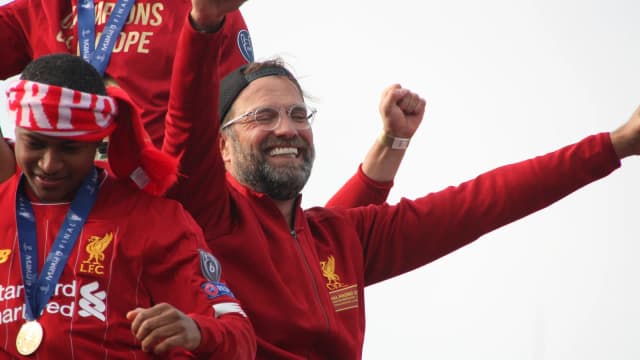Jürgen Klopp comemora em desfile do Liverpool, em foto de arquivo