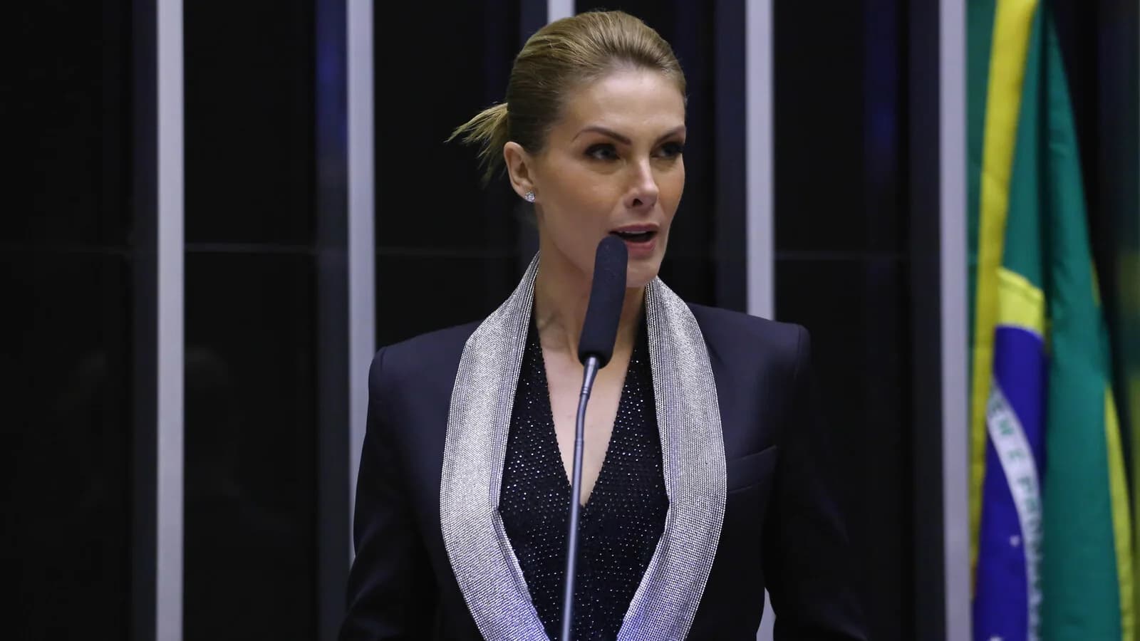 Ana Hickmann durante evento público em Brasília
