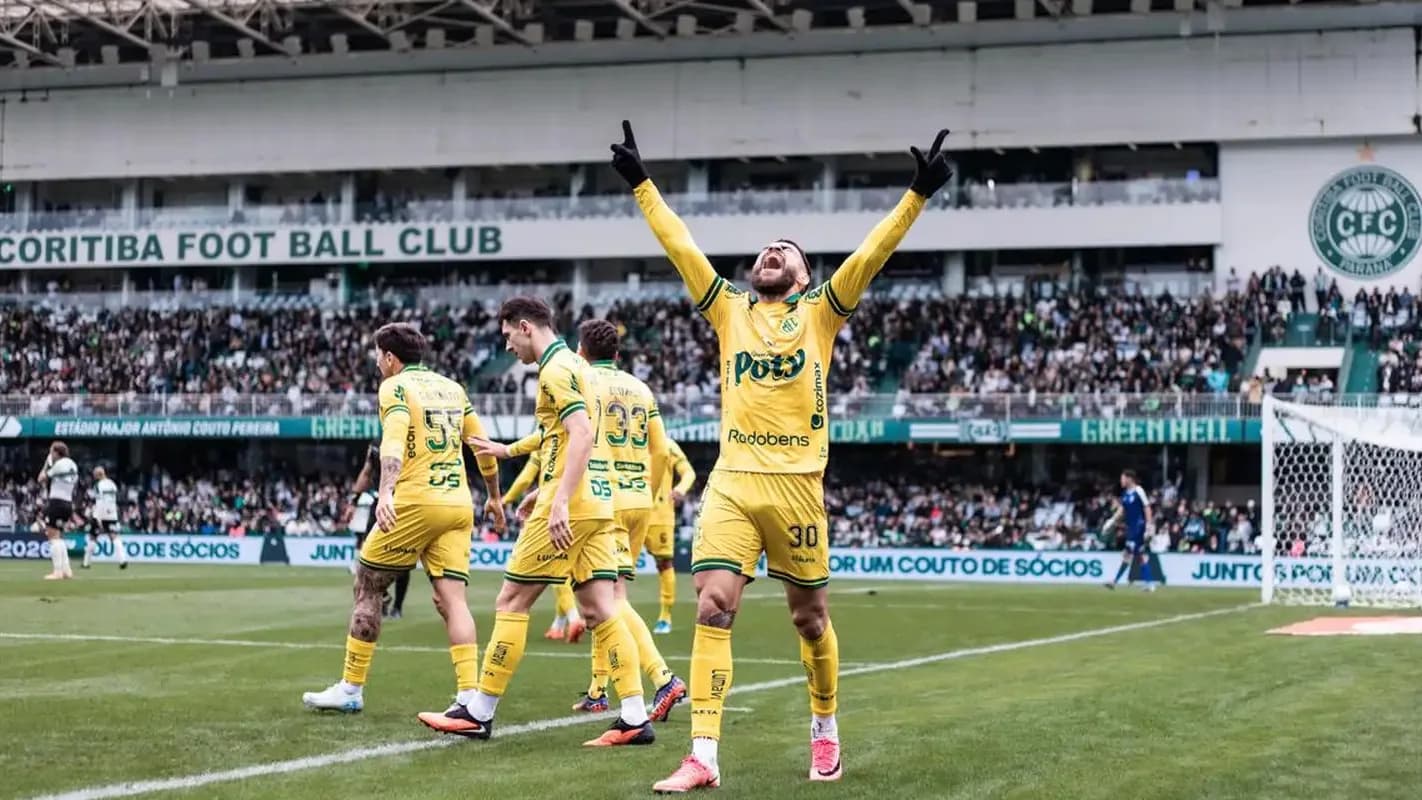Jogadores do Mirassol comemoram gol em partida do Brasileirão, imagem de arquivo