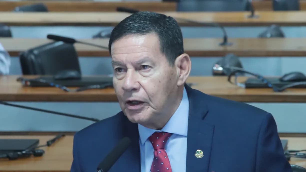 Senador Hamilton Mourão (Republicanos-RS) em sessão no Congresso (foto de arquivo)