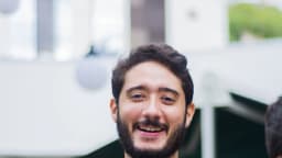 Gabriel Azevedo, candidato do MDB ao governo de Minas Gerais, sorri em foto de arquivo