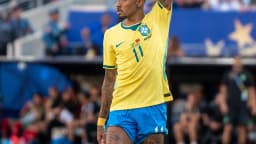 Raphinha em campo com a camisa 11 da Seleção Brasileira durante a Copa do Mundo de 2026