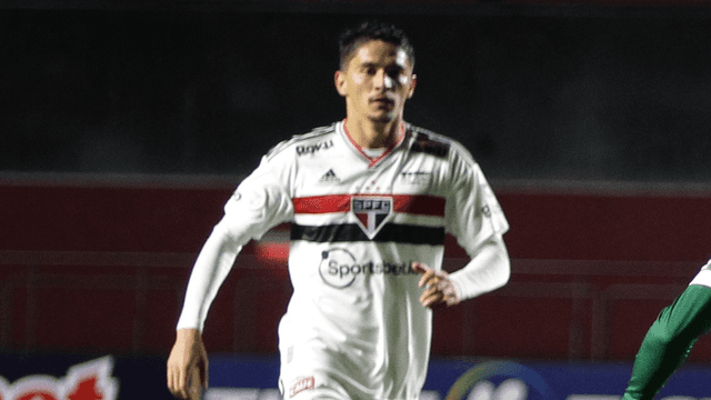 Pablo Maia em campo com o uniforme do São Paulo, em foto de arquivo de 2022