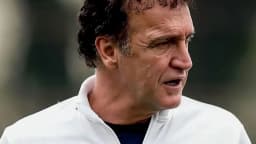 O técnico Cuca, do Santos, durante entrevista