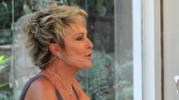 Ana Maria Braga em perfil durante gravação de programa de TV