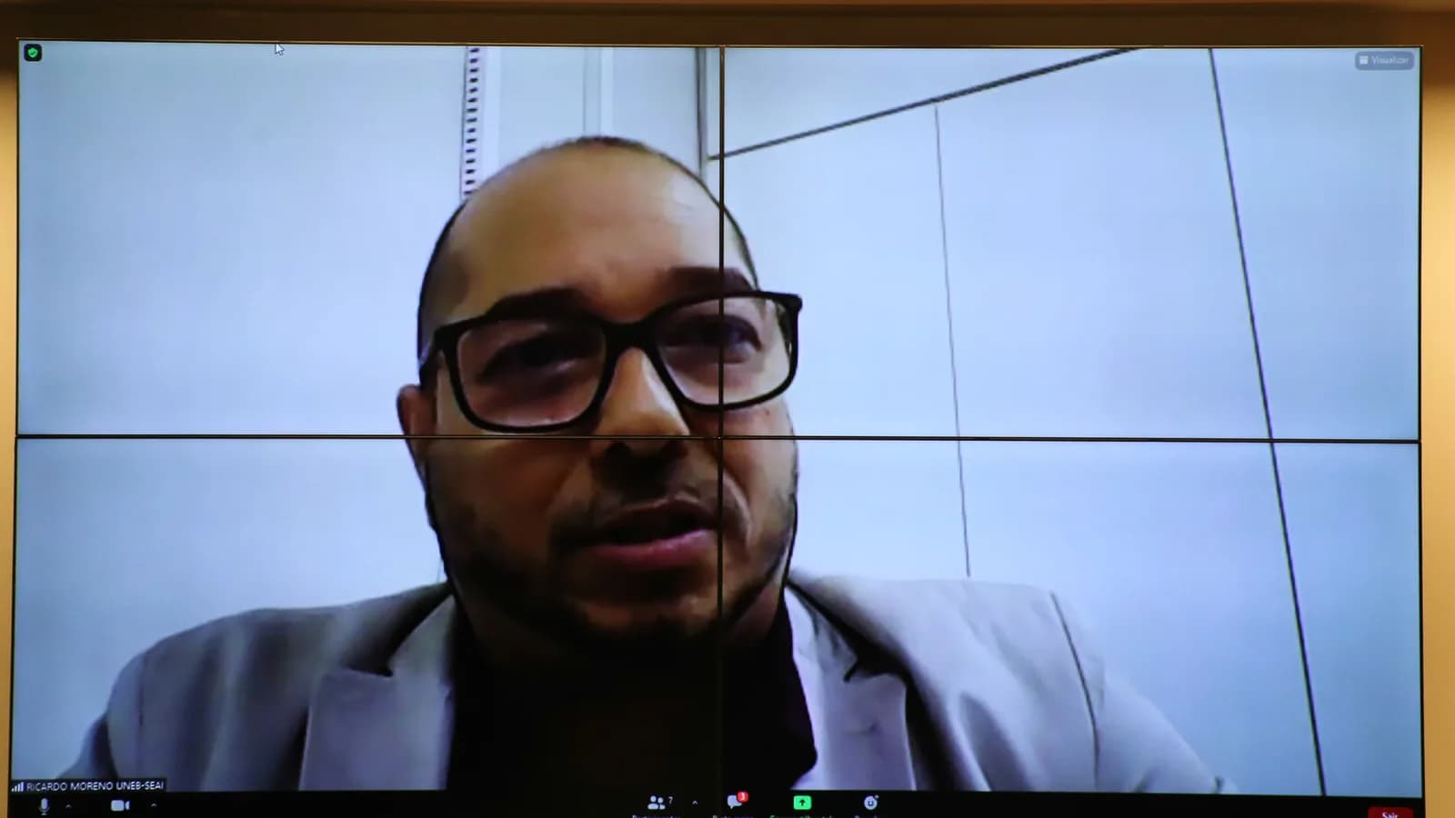 Participante de audiência pública sobre engajamento eleitoral, em videoconferência na Câmara dos Deputados