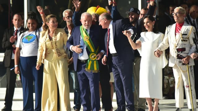Lula recebe a faixa presidencial em cerimônia de posse, foto de arquivo de 2023