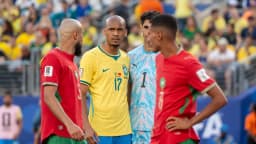 Fabinho em campo com a camisa da Seleção Brasileira, na partida contra Marrocos em junho de 2026