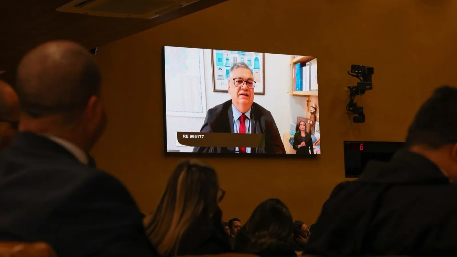 Ministro Flávio Dino participa remotamente de sessão do STF (foto de arquivo)