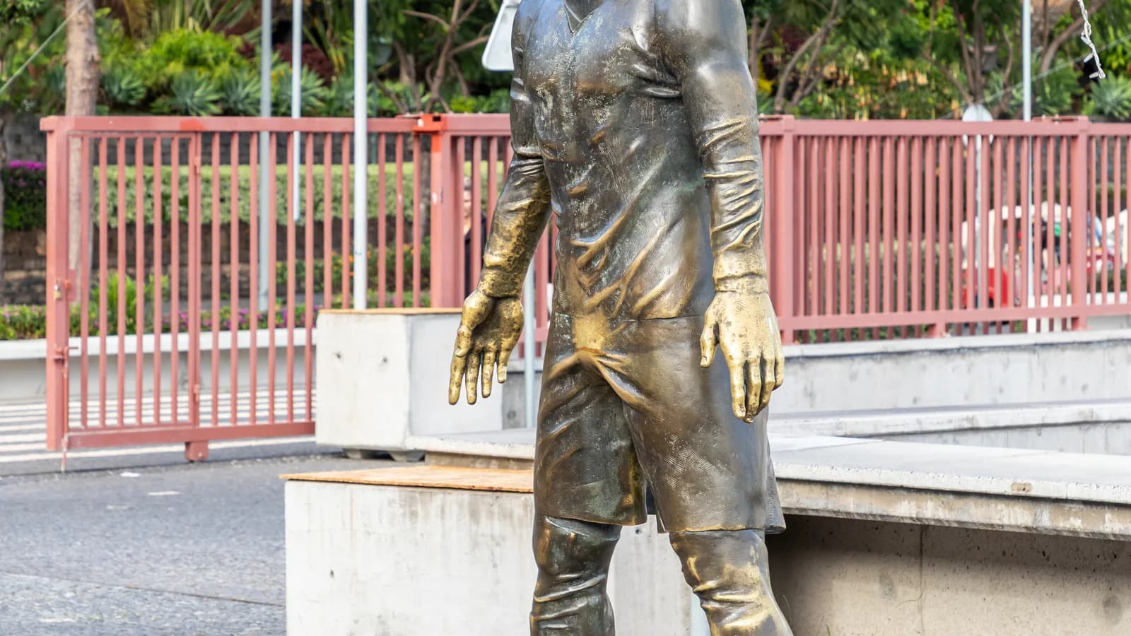Estátua de Cristiano Ronaldo no museu CR7, em Funchal, Portugal