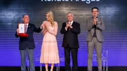 Renato Aragão recebe homenagem em cerimônia pública