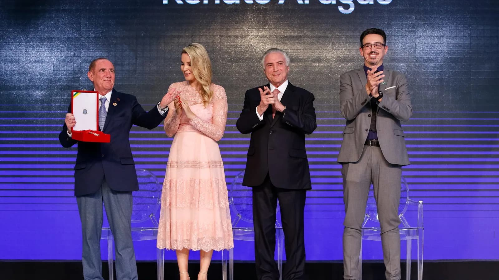 Renato Aragão recebe homenagem em cerimônia pública