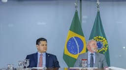 Davi Alcolumbre e Lula lado a lado durante reunião no Palácio do Planalto sobre a PEC da Segurança Pública (foto de arquivo, abril de 2025)