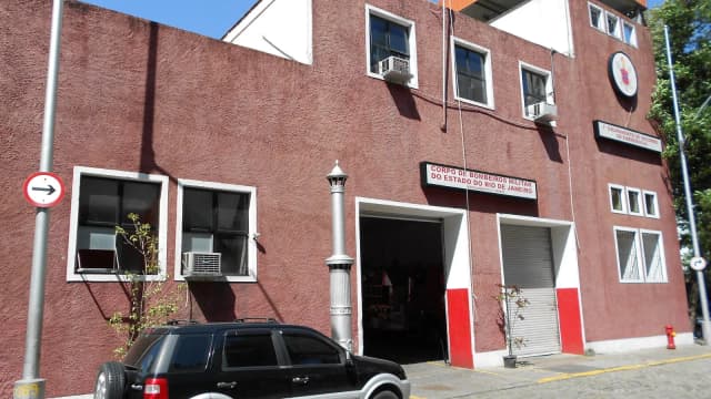 Fachada de quartel do Corpo de Bombeiros Militar do Estado do Rio de Janeiro