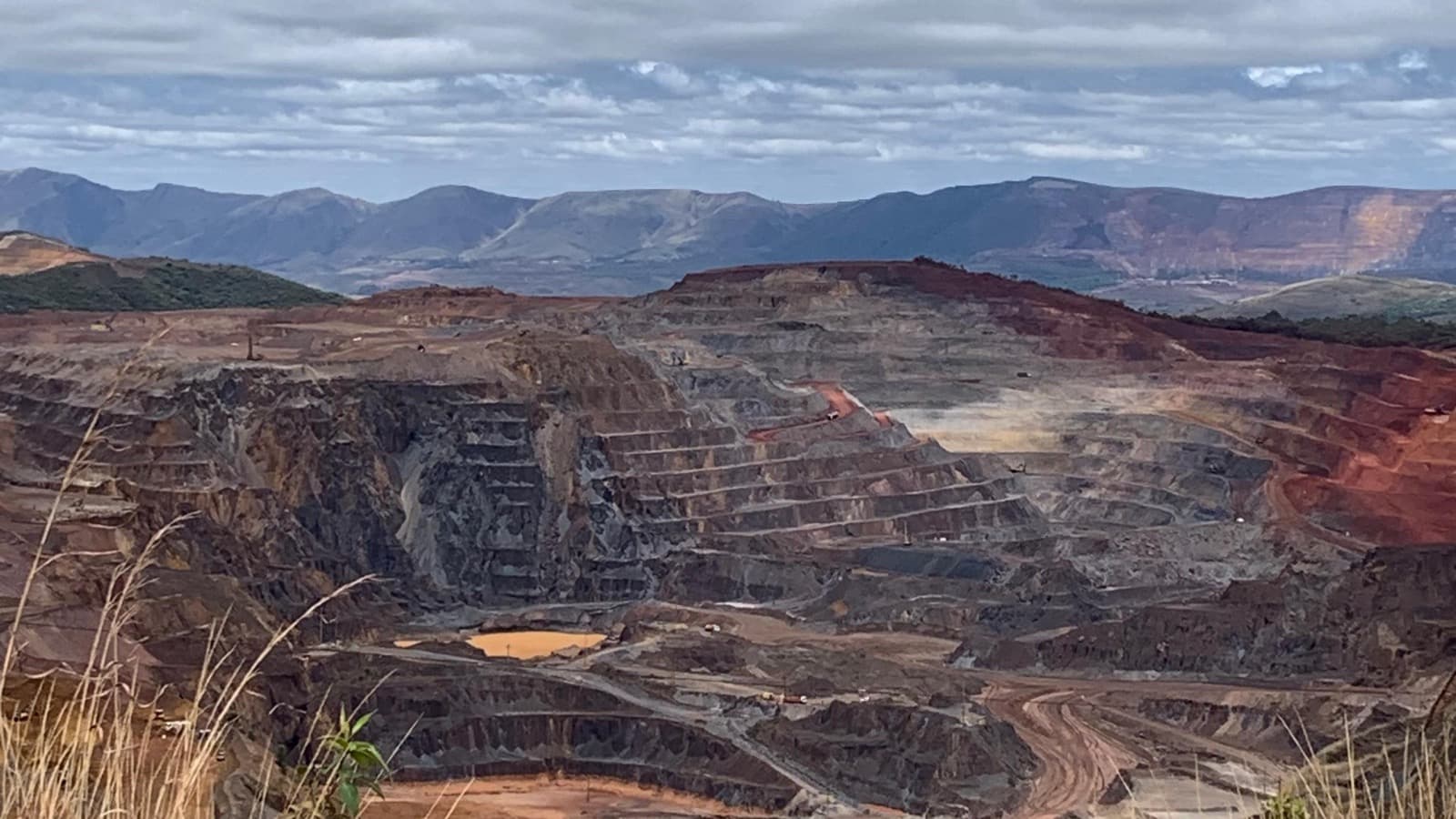 Cava de mineração operada pela Vale em Itabirito, Minas Gerais (foto de arquivo)