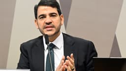 Jorge Messias, advogado-geral da União, fala durante audiência no Senado