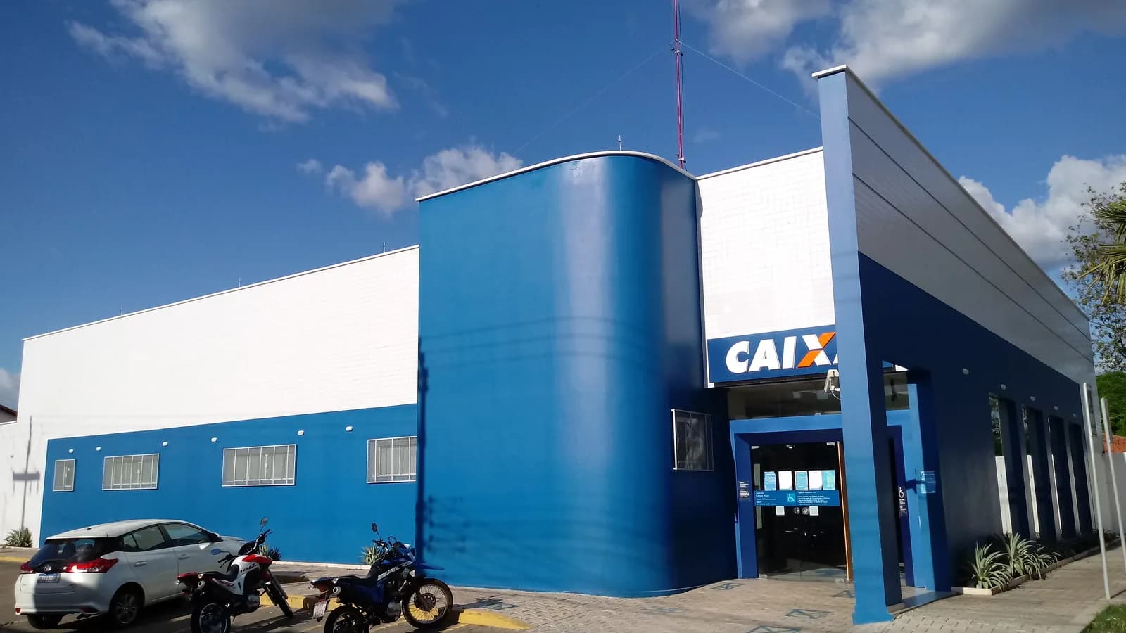 Fachada de agência da Caixa Econômica Federal