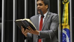 Deputado Cabo Daciolo discursa na tribuna da Câmara dos Deputados