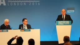 Chanceler Mauro Vieira discursa em podium num fórum internacional, foto de arquivo