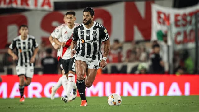 Jogadores do Atlético-MG em campo durante partida