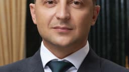 Retrato oficial do presidente da Ucrânia, Volodymyr Zelensky, de terno escuro