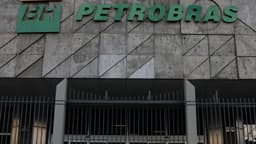 Fachada da sede da Petrobras com o logotipo da empresa, imagem de arquivo