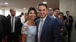 Governador eleito do RS, Luciano Zucco, ao lado da esposa em evento político