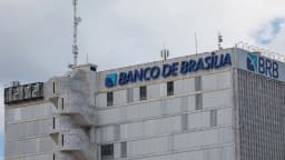 Fachada do prédio-sede do BRB (Banco de Brasília), com logotipo visível