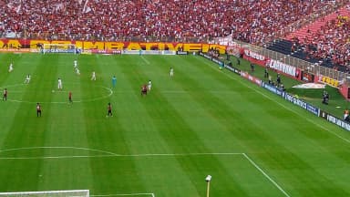 Torcida lota as arquibancadas do Estádio Barradão, em Salvador, palco do jogo de volta entre Vitória e Vasco