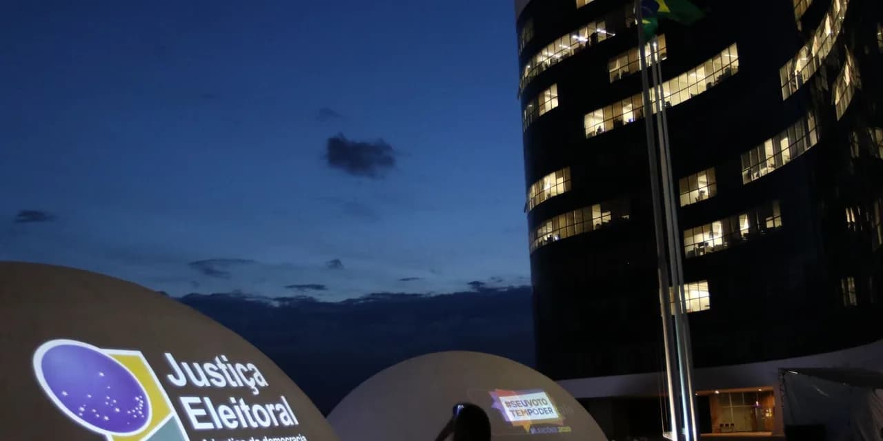 Imagem ilustrativa: TSE adia decisão sobre suspensão de pesquisa de voto para presidente — Assuntos: TSE, suspensão de pesquisa, voto para presidente, AtlasIntel, Presidente do TSE