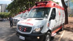 Ambulâncias do SAMU estacionadas lado a lado em entrega de frota