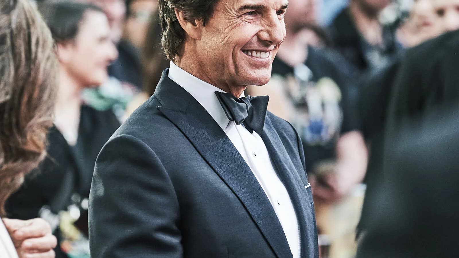 Tom Cruise sorri em tapete vermelho de première de cinema, foto de arquivo