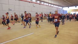 Corredores cruzam túnel durante corrida de rua com mais de 1,5 mil participantes (foto de contexto)