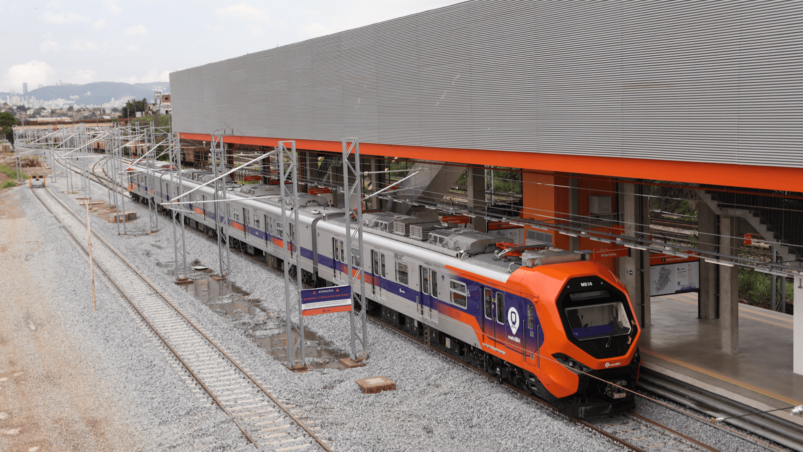 Novo trem do MetrôBH em testes na Estação Vilarinho, sistema que o estudo do BNDES propõe expandir